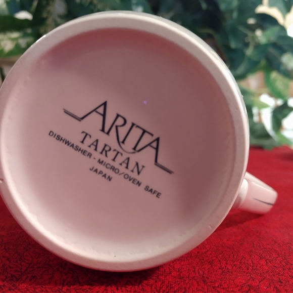 Set of 4 Arita Fine Porcelain TARTAN "Christmas Traditions" Mugs - Picture 2 of 8